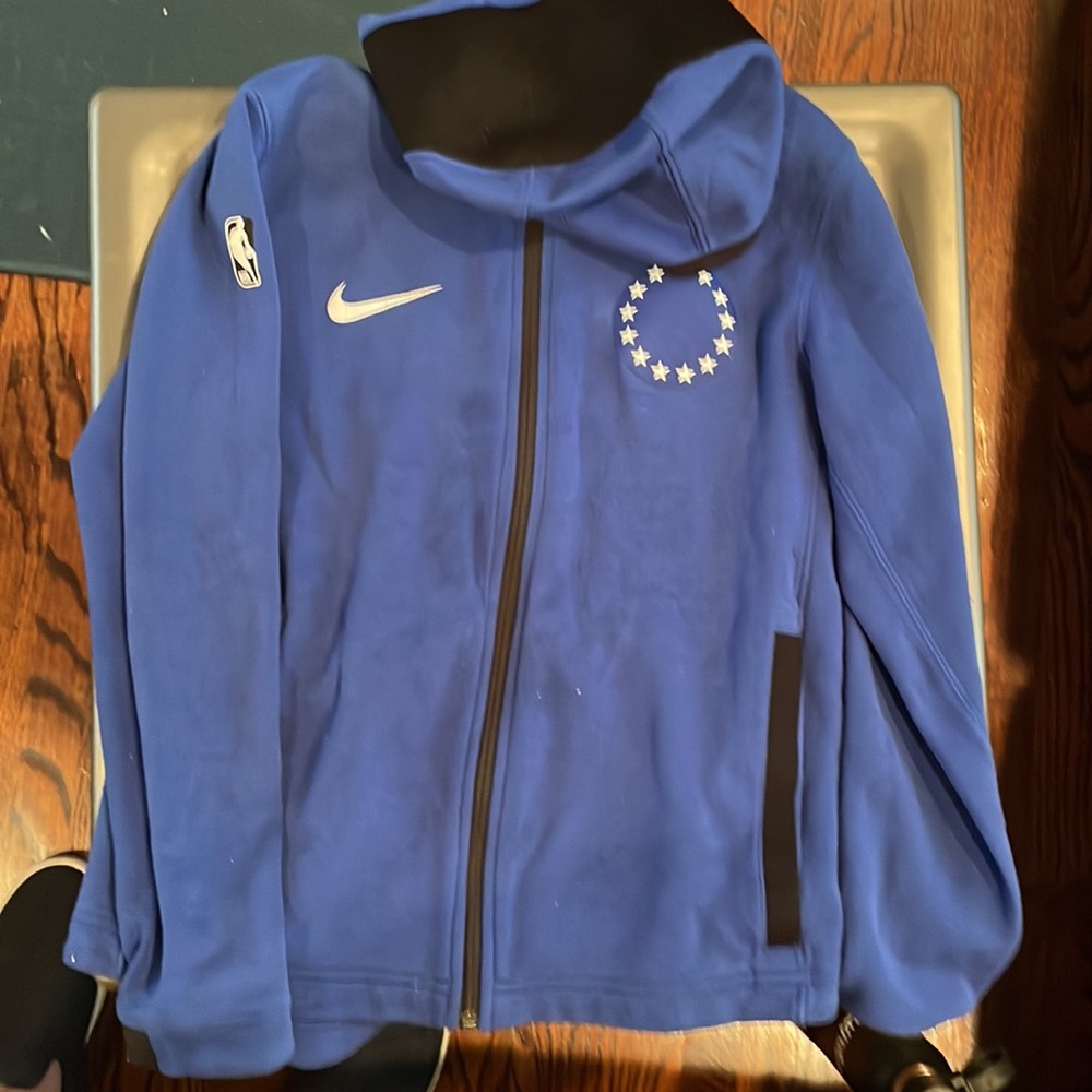Nike sixers sideline warmup top. Kids size m